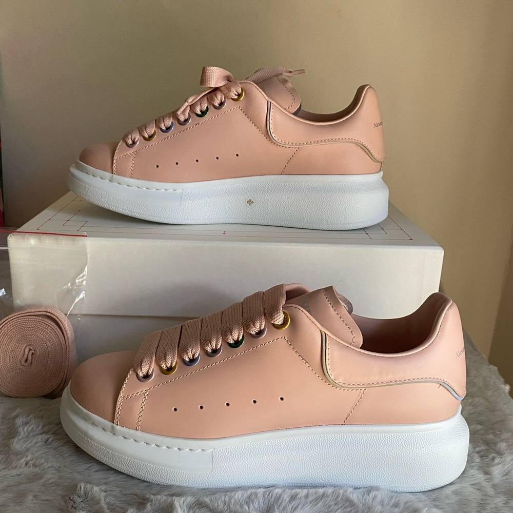 Brandnew Alexander McQueen Sneakers size 38 (US 7)